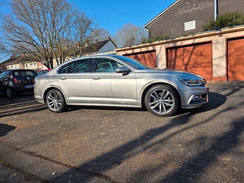Gebraucht VW Passat Highline 179 PS (131 kW) 2015 Silber Limousine