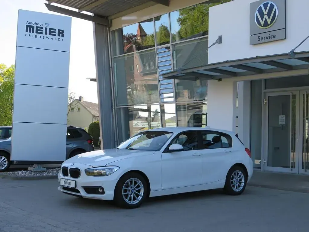 Gebraucht BMW 118 Advantage 136 PS (100 kW) 2018 Weiß Kleinwagen
