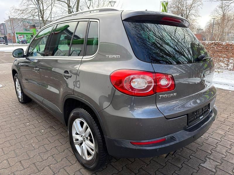 Gebraucht VW Tiguan Team 140 PS (102 kW) 2011 Grau SUV