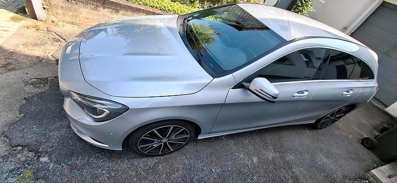 Silber Gebraucht 2015 Mercedes CLA200 Shooting Brake Kombi | 15.600 € (Fairer Preis) - Bild 1/4