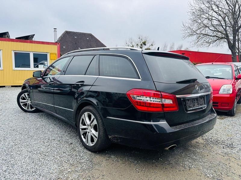 Gebraucht Mercedes E200 184 PS (135 kW) 2010 Schwarz Kombi