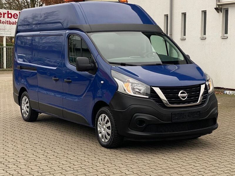 Blau Gebraucht 2017 Nissan NV300 Comfort Van | 9.700 € (Fairer Preis) - Bild 1/4