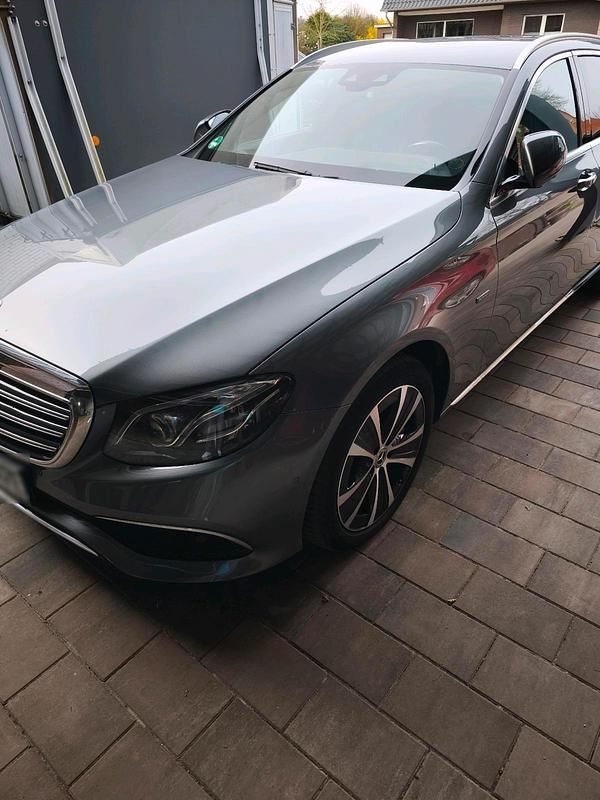Gebraucht Mercedes E300 Exclusive 306 PS (225 kW) 2020 Grau Kombi