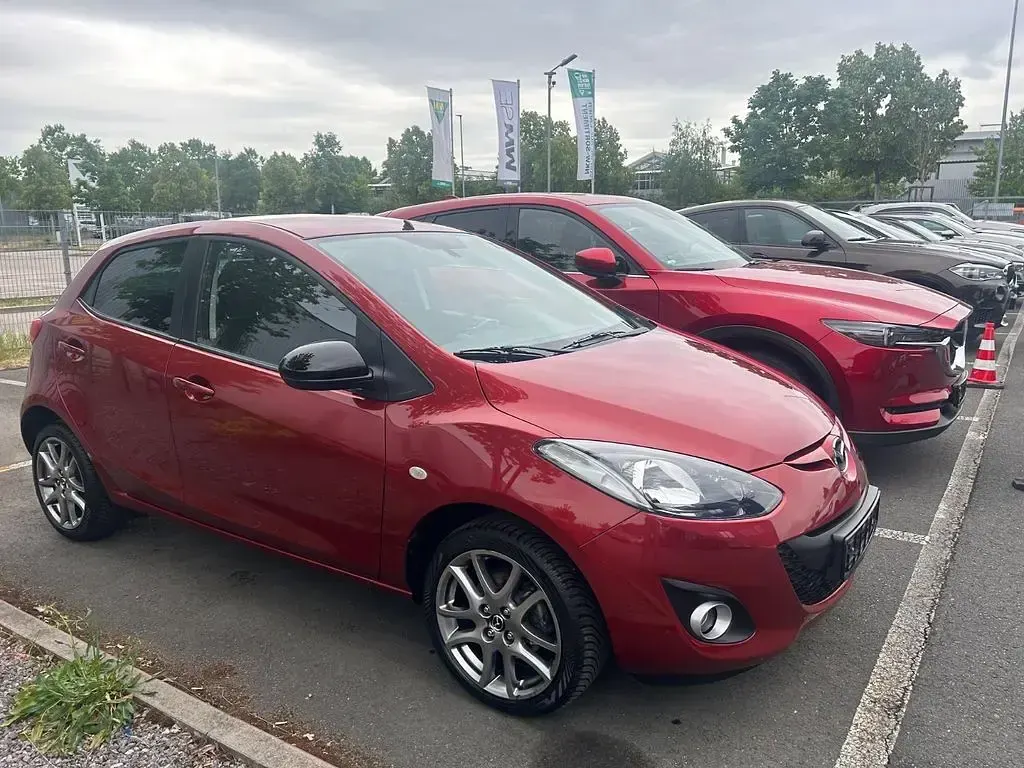Gebraucht Mazda 2 Kenko 84 PS (61 kW) 2013 Rot Kleinwagen