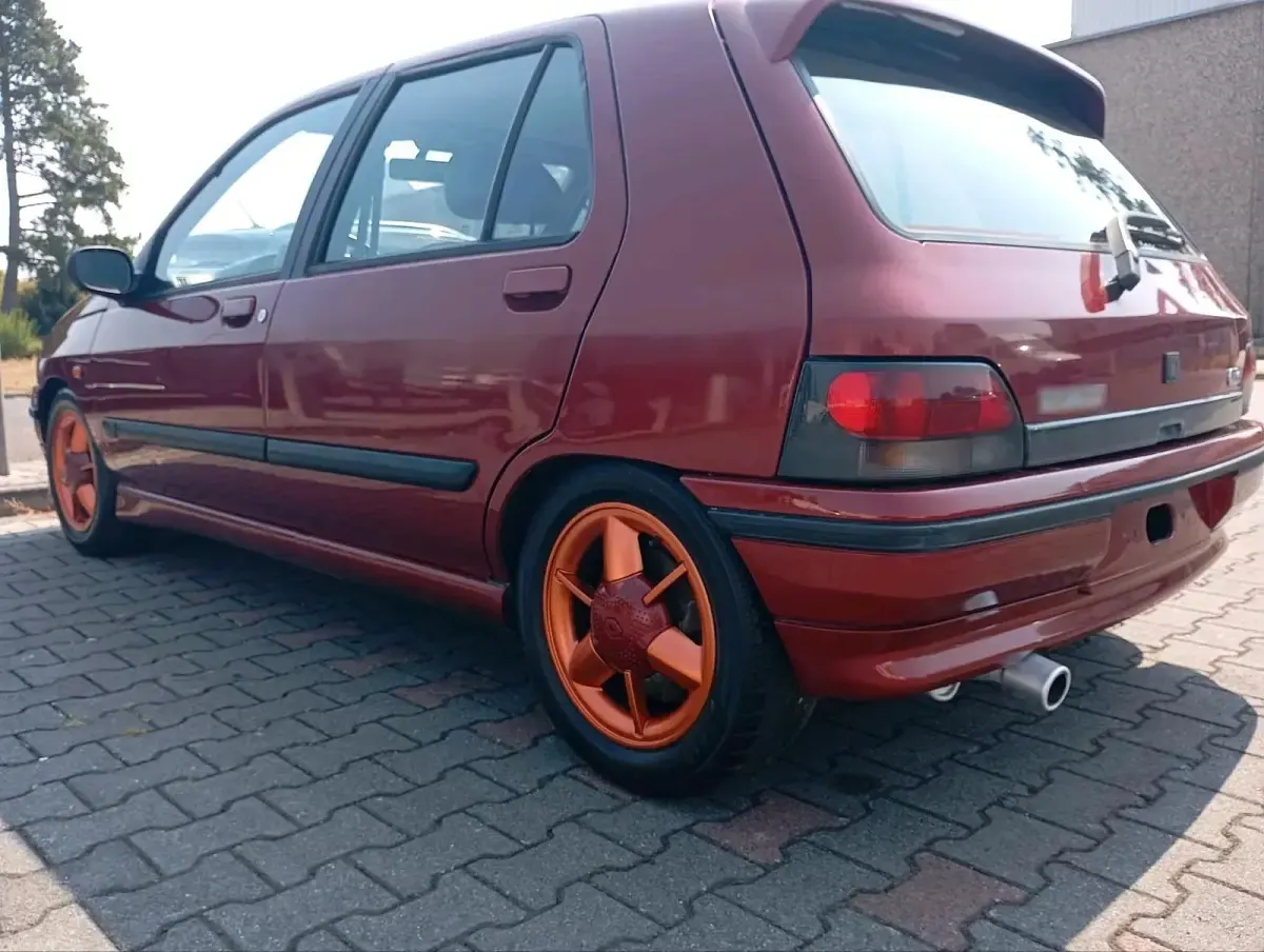 Gebraucht Renault Clio 90 PS (66 kW) 1995 Rot Kleinwagen
