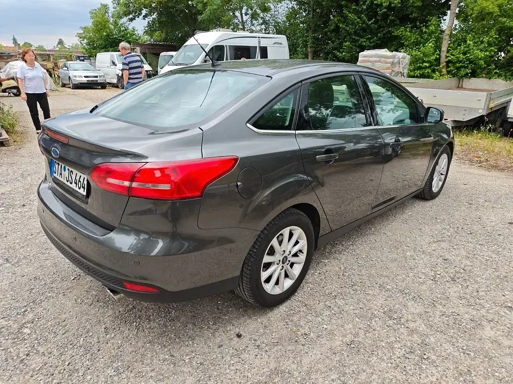 Gebraucht Ford Focus Titanium 150 PS (110 kW) 2015 Grau Limousine