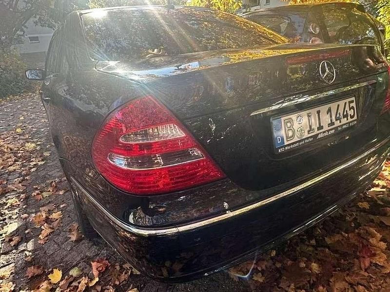 Gebraucht Mercedes E240 Avantgarde 177 PS (130 kW) 2005 Schwarz Limousine