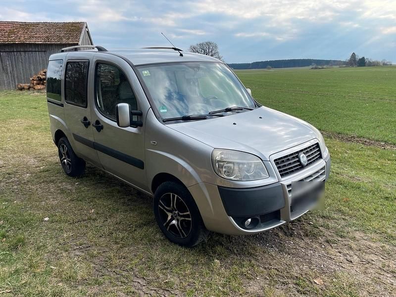 Gebraucht Fiat Doblò 84 PS (61 kW) 2006 Silber Van / Kleinbus