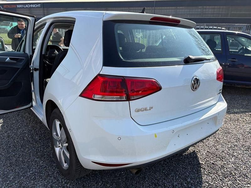 Gebraucht VW Golf VII 110 PS (80 kW) 2015 Weiß Limousine