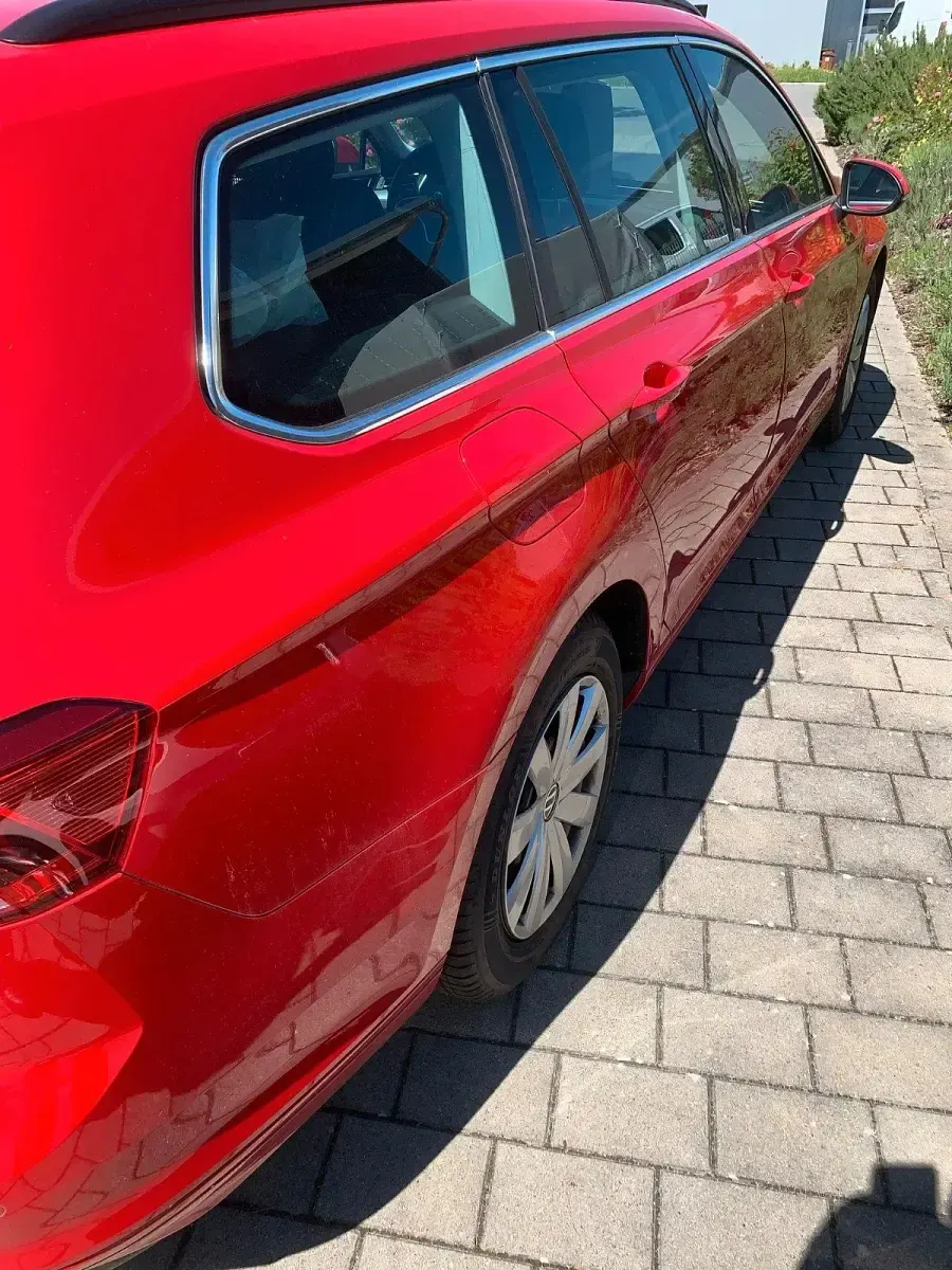 Second-hand VW Passat Business 122 CP (89 kW) 2023 Roșu Break