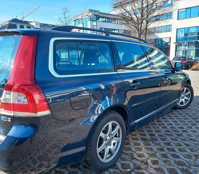 Gebraucht Volvo V70 Momentum 136 PS (100 kW) 2014 Blau Kombi