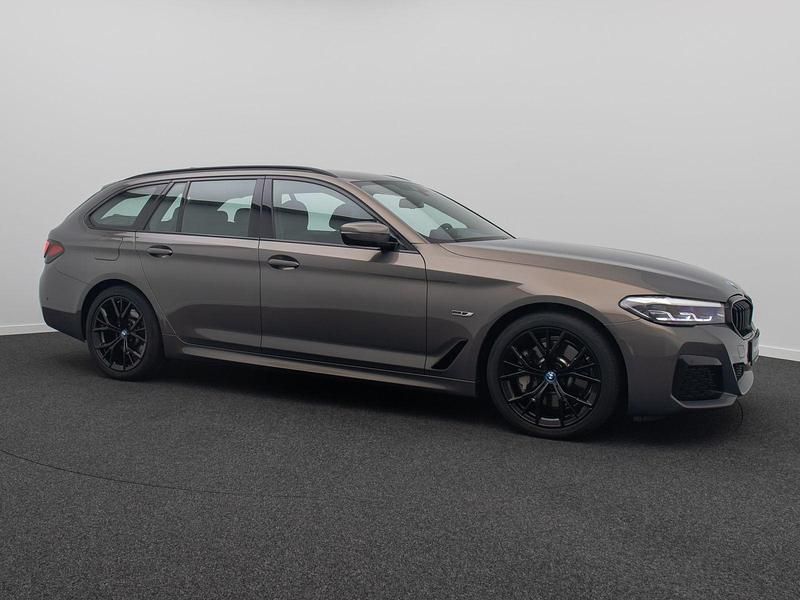 Gebraucht BMW 530 M Sport 292 PS (214 kW) 2022 Bmw individual alvitgrauc5e Kombi