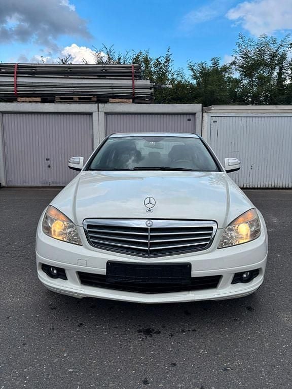 Weiß Gebraucht 2007 Mercedes C180 Limousine | 6.300 € (Etwas zu teuer) - Bild 1/4