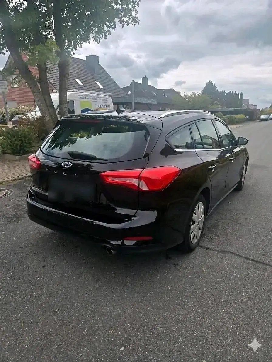 Gebraucht Ford Focus 120 PS (88 kW) 2020 Schwarz Kombi