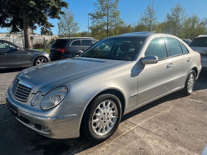 Gebraucht Mercedes E220 Elegance 150 PS (110 kW) 2003 Silber Limousine