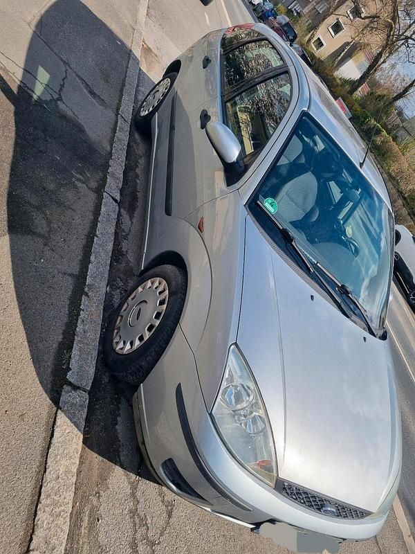 Second-hand Ford Focus 100 CP (73 kW) 2004 Gri Break