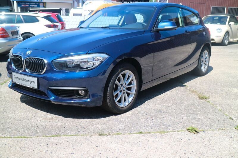 Mediterranblau metallic Gebraucht 2018 BMW 118 Advantage Kleinwagen | 11.890 € (Fairer Preis) - Bild 1/4