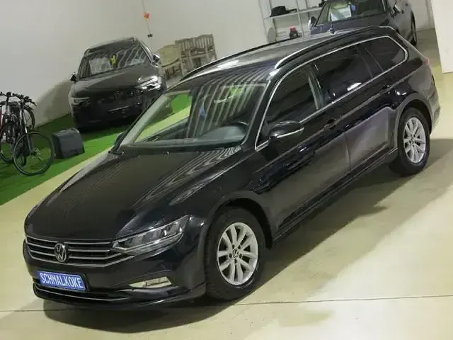 Gebraucht VW Passat Business 150 PS (110 kW) 2022 Deep black Kombi