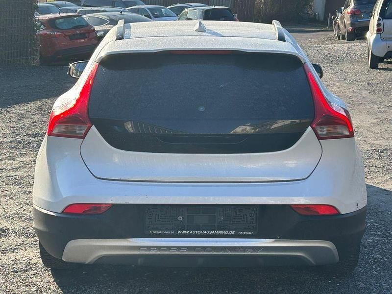 Gebraucht Volvo V40 CC 114 PS (83 kW) 2015 Weiß Kombi