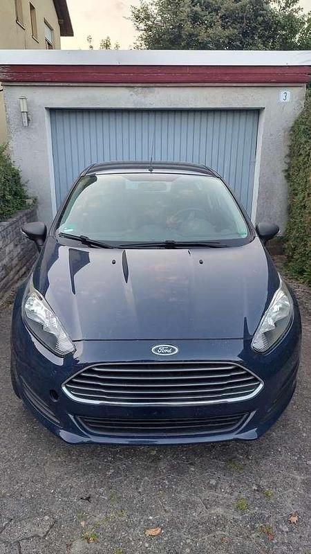 Gebraucht Ford Fiesta Ambiente 60 PS (44 kW) 2014 Blau Kleinwagen