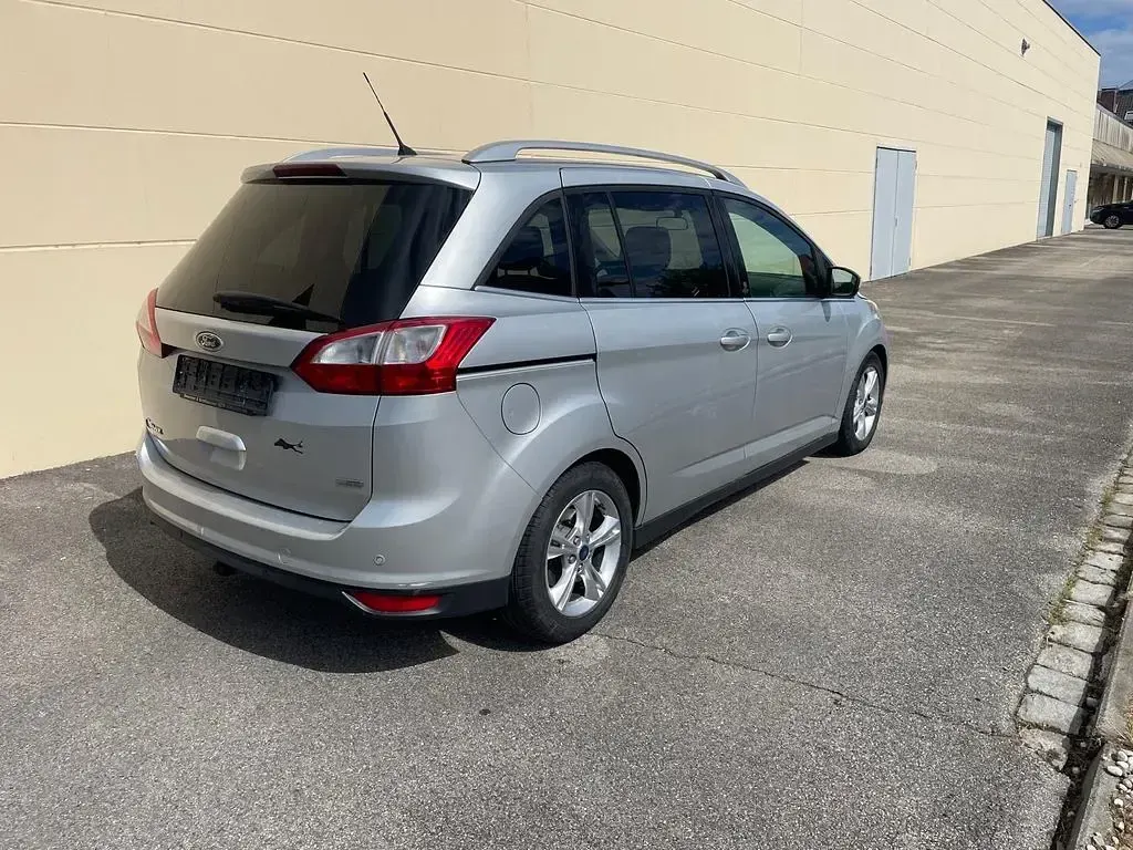 Używany Ford Grand C-Max 116 KM (85 kW) 2012 Srebrny Minivan