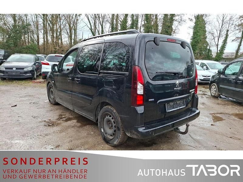Gebraucht Peugeot Partner Tepee 120 PS (88 kW) 2016 Noir onyx Van / Kleinbus