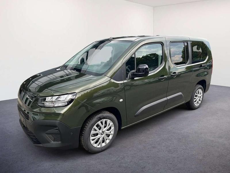 Neu Fiat Doblò 131 PS (96 kW) 2025 550 toscana grün Van / Kleinbus