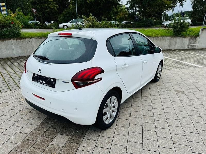 Gebraucht Peugeot 208 Active 82 PS (60 kW) 2016 Weiß Kleinwagen