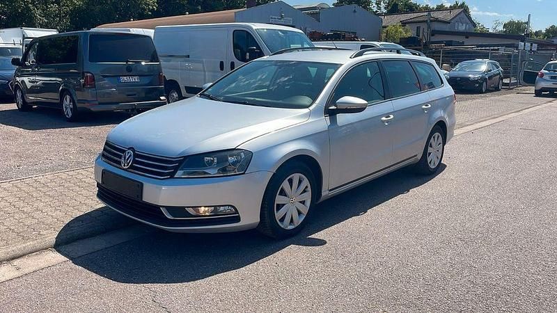 Silber Gebraucht 2014 VW Passat Trendline Kombi | 4.999 € (Guter Preis) - Bild 1/4