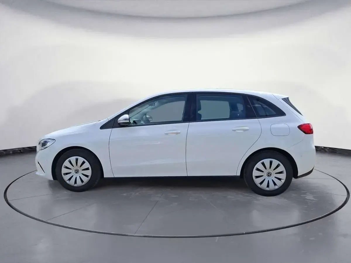Gebraucht Mercedes B180 136 PS (100 kW) 2022 Weiß Kleinwagen
