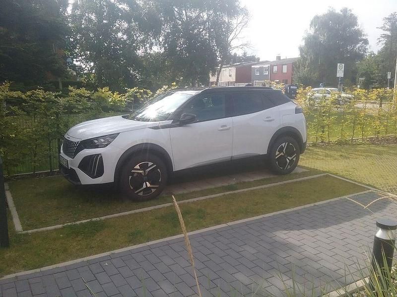 Weiß Gebraucht 2024 Peugeot 2008 GT SUV | 22.999 € (Fairer Preis) - Bild 1/4