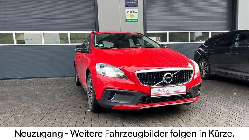 Gebraucht Volvo V40 CC Momentum 190 PS (139 kW) 2016 Rot Kombi
