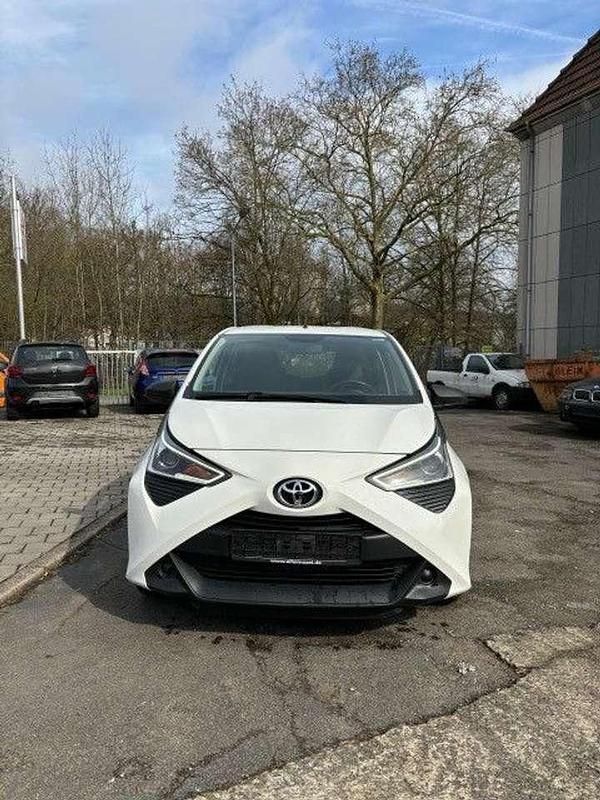 Weiß Gebraucht 2020 Toyota Aygo Kleinwagen | 10.190 € (Etwas zu teuer) - Bild 1/4