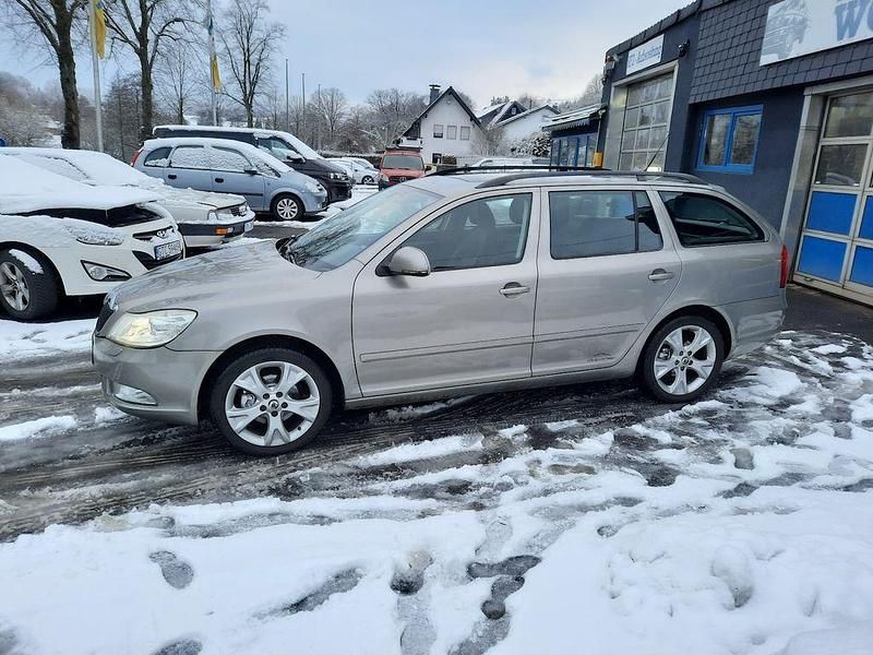 Gebraucht Skoda Octavia Elegance 122 PS (89 kW) 2010 Beige Kombi