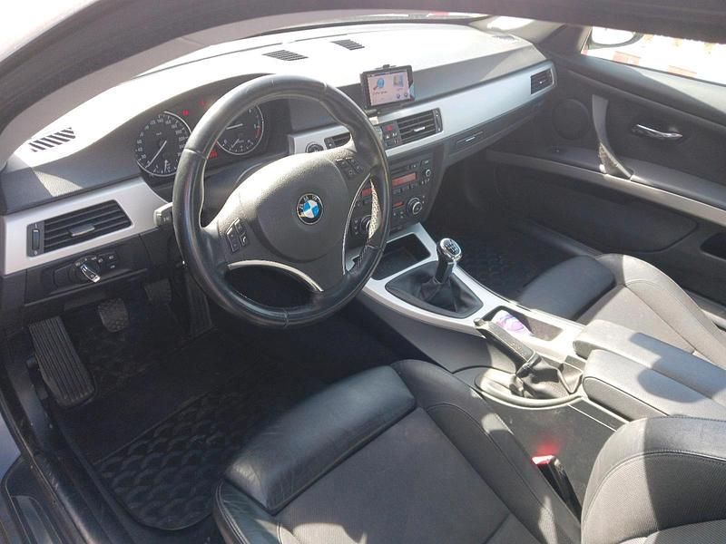 Gebraucht BMW 320 184 PS (135 kW) 2012 Grau Coupé