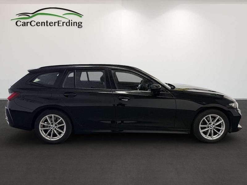 Gebraucht BMW 318 156 PS (114 kW) 2024 Schwarz ii/bonnet fluid black Kombi