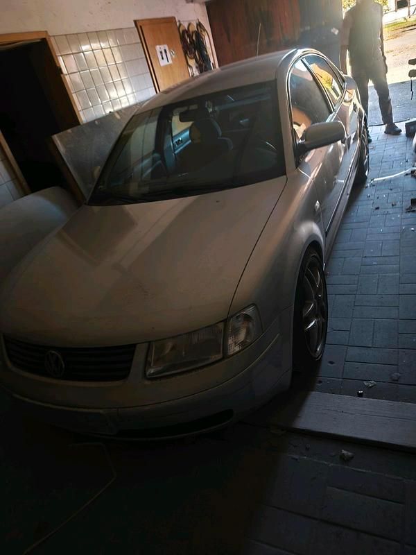 Silber Gebraucht 2000 VW Passat Limousine | 500 € (Superpreis) - Bild 1/3
