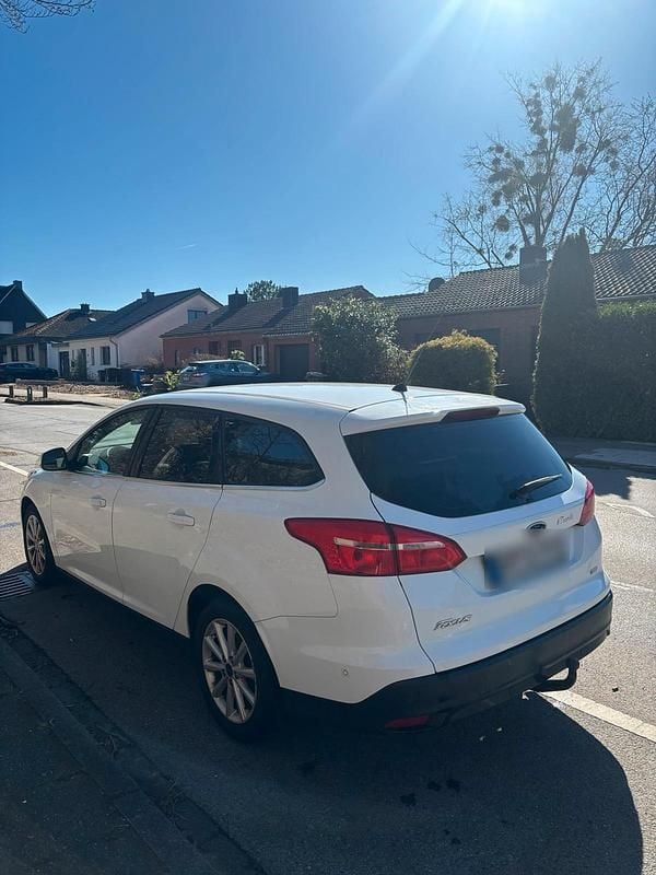 Gebraucht Ford Focus Titanium 125 PS (91 kW) 2016 Weiß Kombi