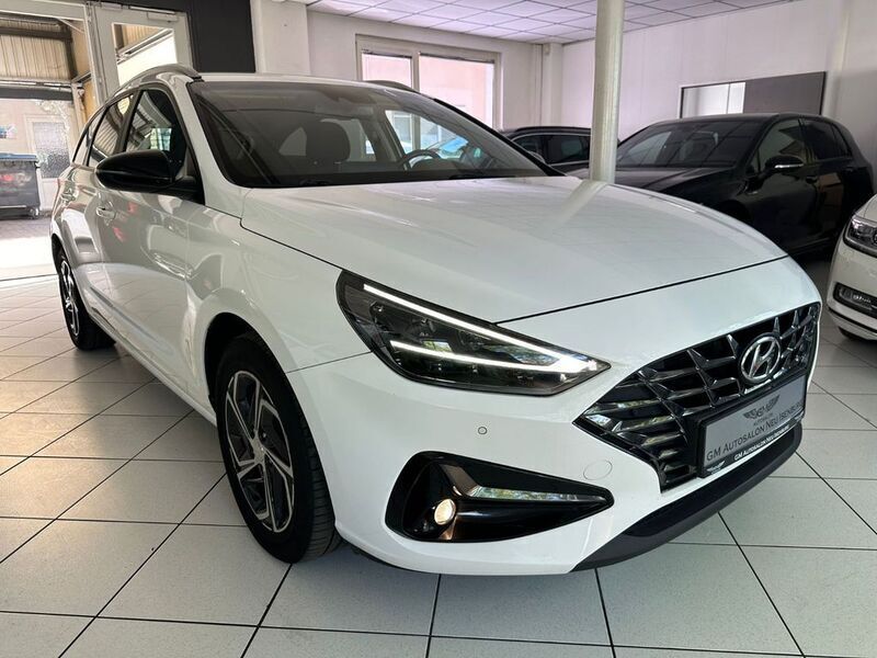 Gebraucht Hyundai i30 Select 116 PS (85 kW) 2020 Weiß Limousine