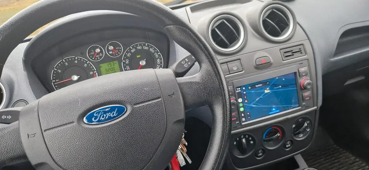Gebraucht Ford Fiesta 75 PS (55 kW) 2009 Rot Kleinwagen