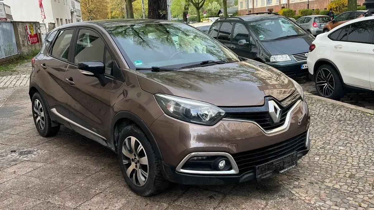 Usado Renault Captur Expression 90 HP (66 kW) 2015 Castanho SUV