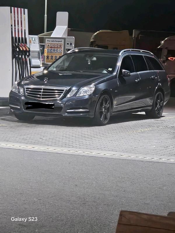 Gebraucht Mercedes E350 265 PS (194 kW) 2011 Grau Kombi