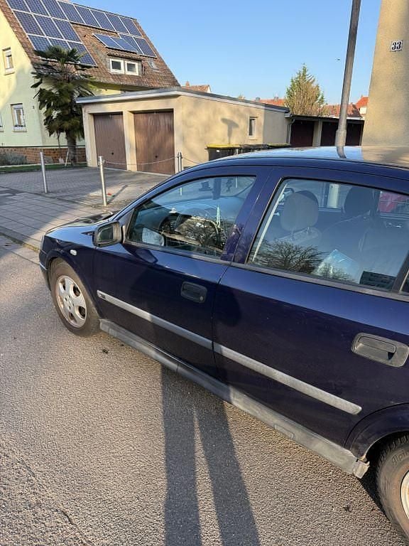 Gebraucht Opel Astra 75 PS (55 kW) 2000 Blau Limousine