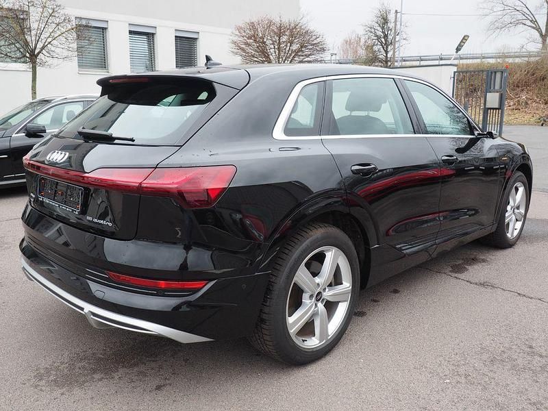 Gebraucht Audi e-tron S-Line 300 kW (408 PS) 2022 Schwarz SUV