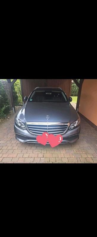 Grau Gebraucht 2017 Mercedes E350 Kombi | 22.999 € (Superpreis) - Bild 1/4