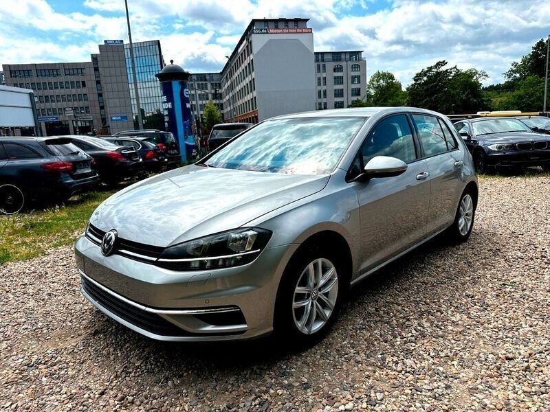 Silber Gebraucht 2017 VW Golf VII Limousine | 13.450 € (Guter Preis) - Bild 1/4