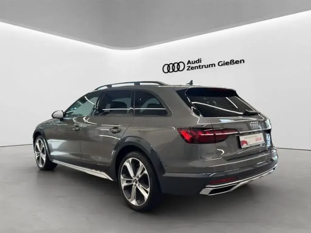 Gebraucht Audi A4 Allroad Design 204 PS (150 kW) 2023 Chronosgrau metallic Kombi
