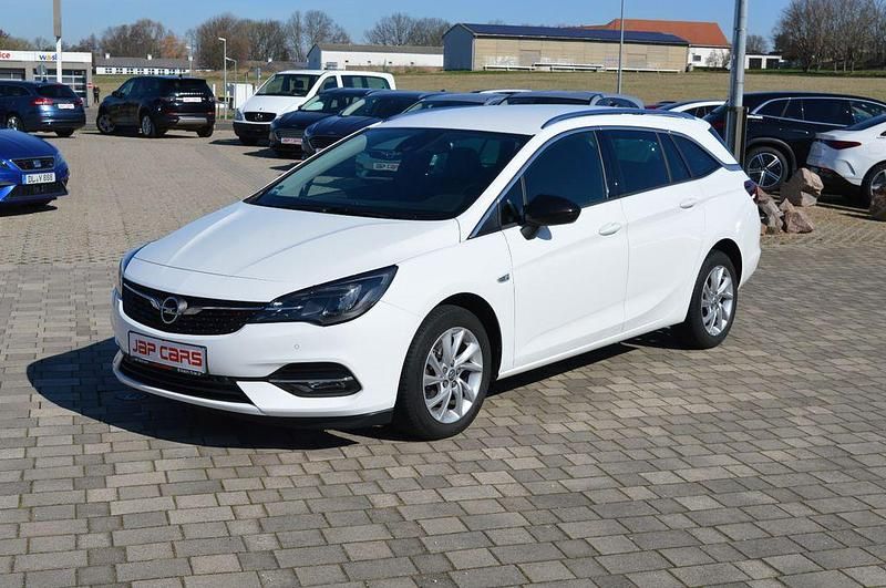 Schneeweiß Gebraucht 2021 Opel Astra Elegance Kombi | 11.490 € (Fairer Preis) - Bild 1/4