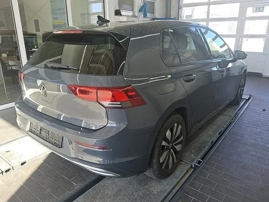 Gebraucht VW Golf VIII Move 150 PS (110 kW) 2023 Grau Limousine
