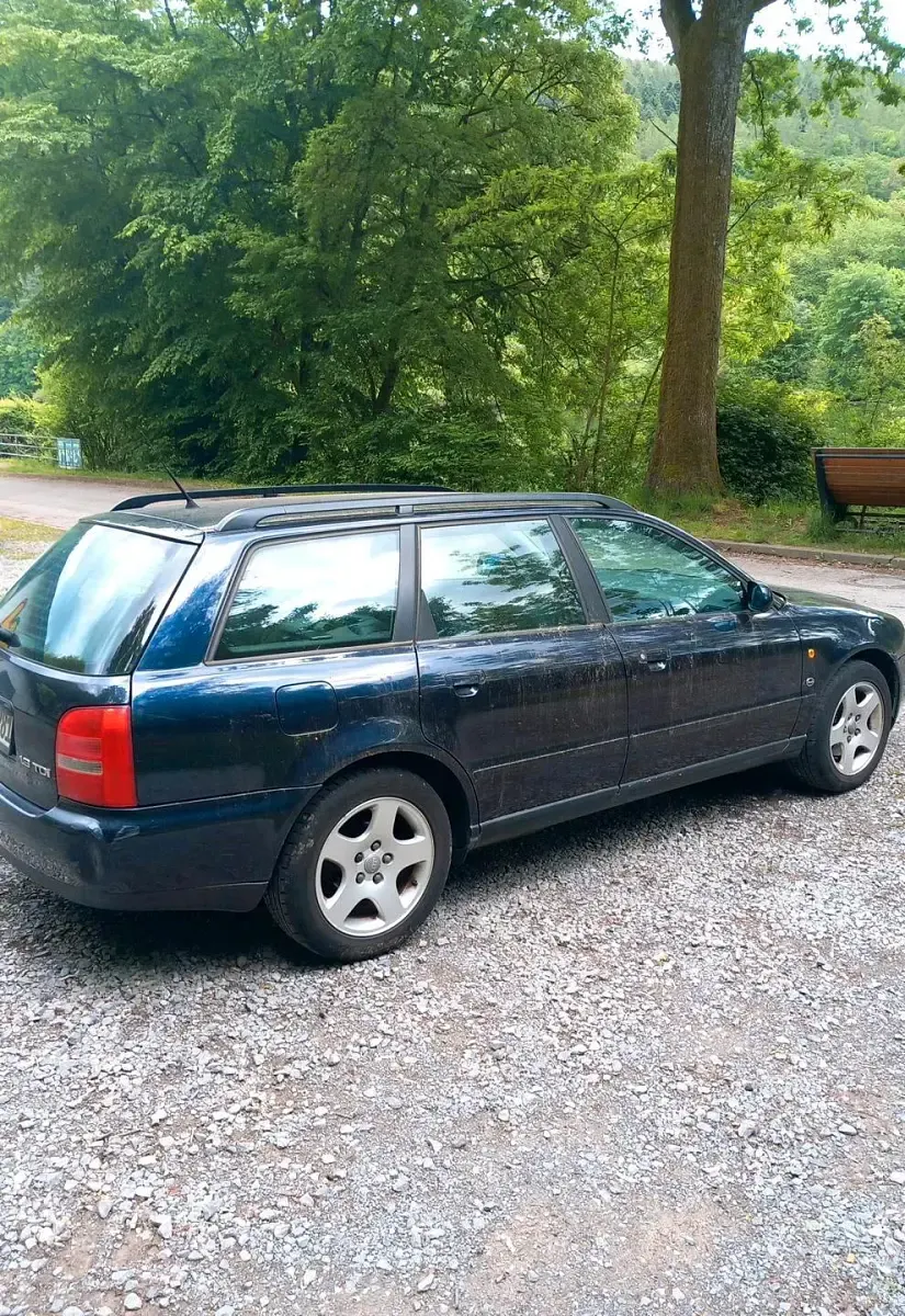 Brugt Audi A4 110 HK (80 kW) 1997 Blå Stationcar